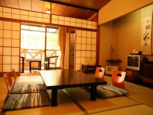 Nanki Shirahama Onsen Shirahamakan